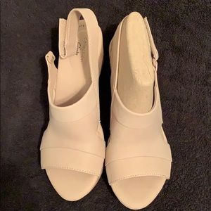 Women’s wedge sandals size 91/2  Tan